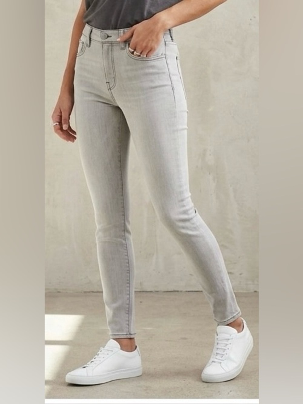 J brand light gray distressed jeans, great shape, Made in California, size 26